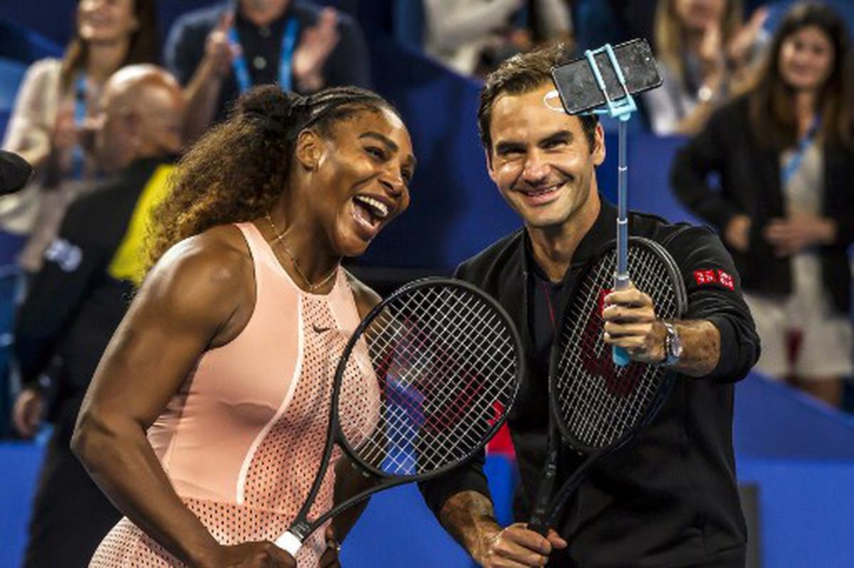 Gennaio 2019: il miglior selfie dell'anno?  Serena Williams e Roger Federer posano per un selfie dopo la partita di doppio misto del quarto giorno dei campionati di tennis della Hopman Cup a Perth.